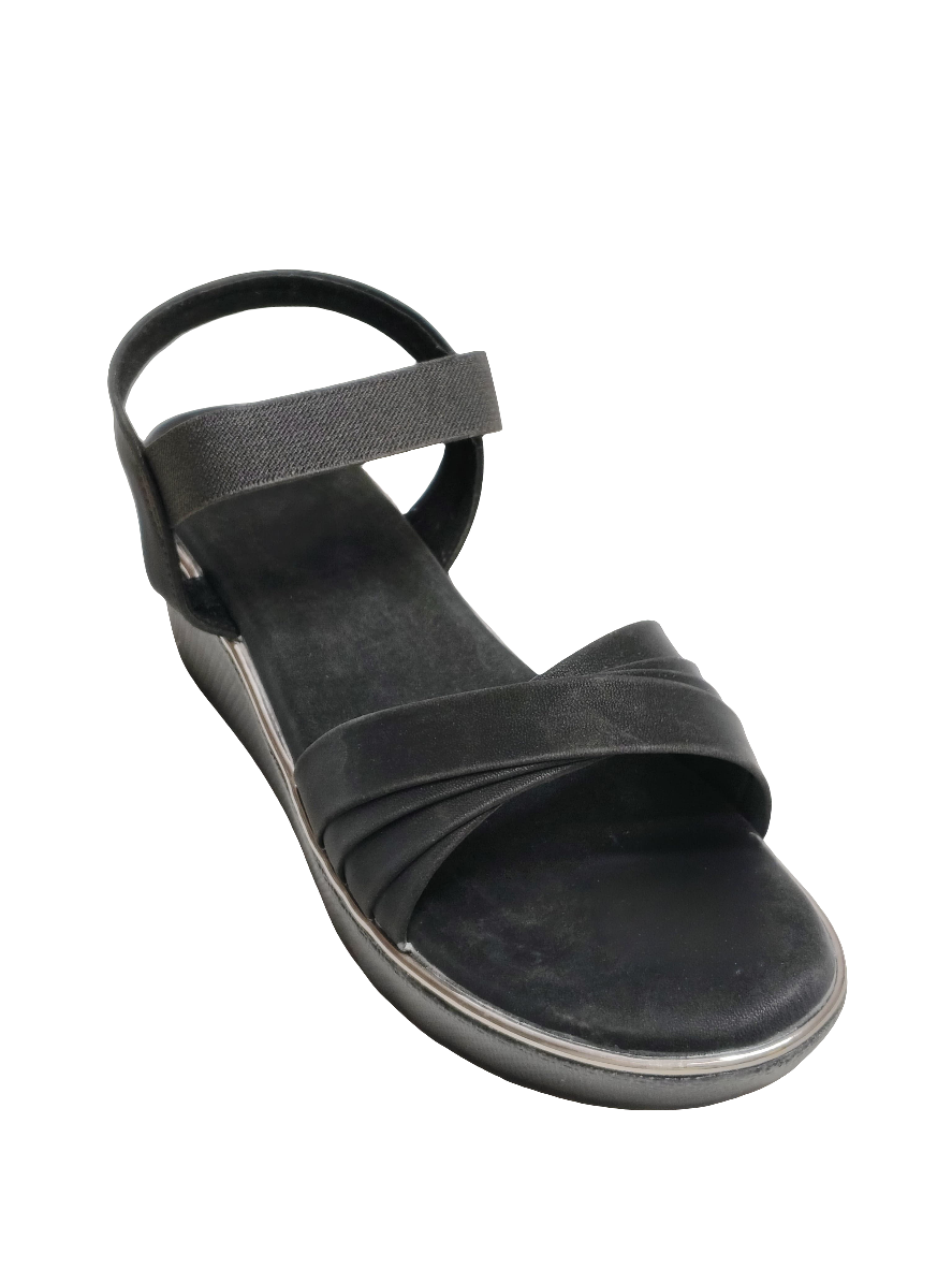 Women Carbon Black Strap Sandals