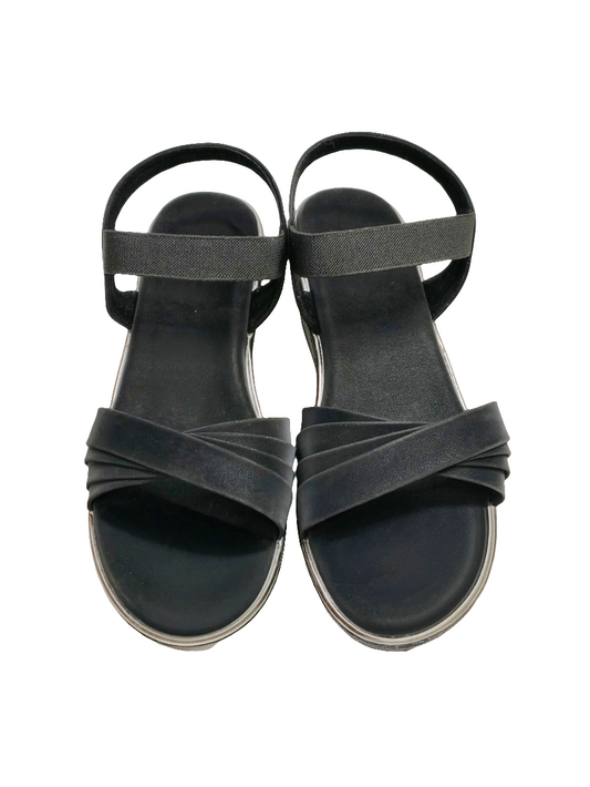 Women Carbon Black Strap Sandals